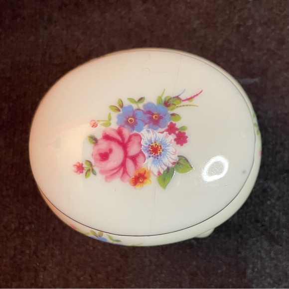Vintage Small Floral Trinket Box on 3 Legs Made in Japan - Picture 4 of 11